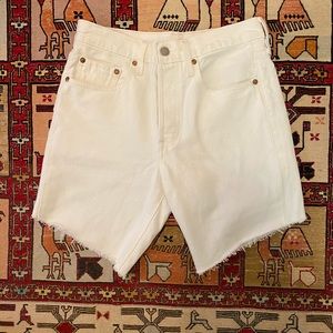 Levi’s 501 white Bermuda shorts